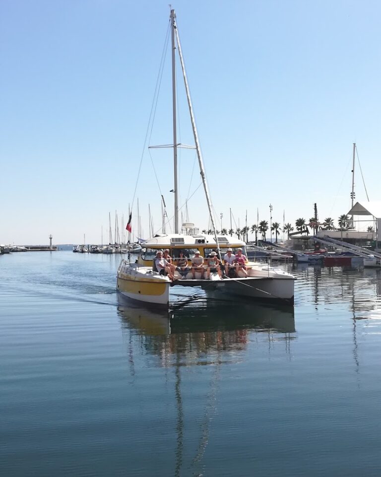 Catamaran Mansathau de Sète Croisières sur l'étang de Thau