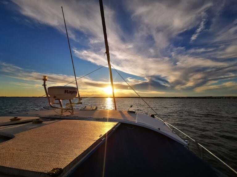 Catamaran Mansathau de Sète Croisières sur l'étang de Thau
