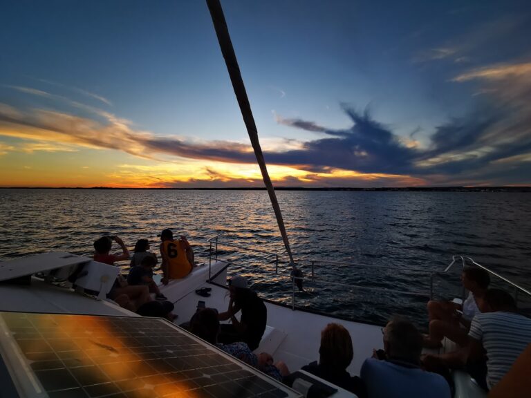 Catamaran Mansathau de Sète Croisières sur l'étang de Thau
