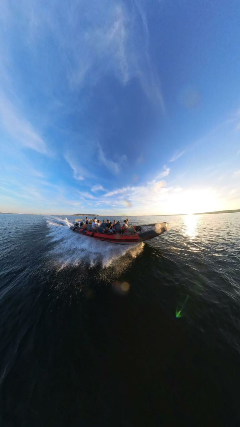 Bateau semi-rigide de 12 places X-boat de Sète Croisières
