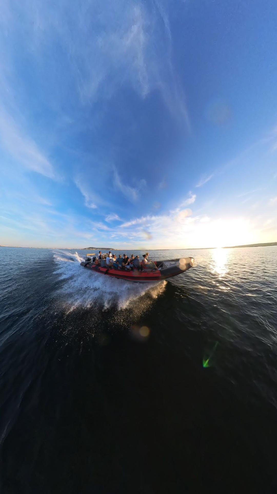 Bateau semi-rigide de 12 places X-boat de Sète Croisières