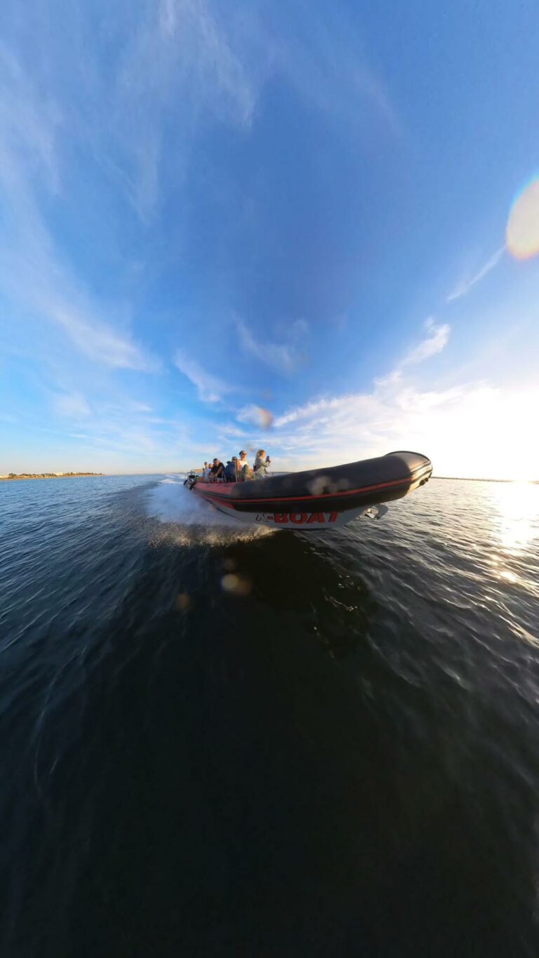 Bateau semi-rigide de 12 place X-boat de Sète Croisières
