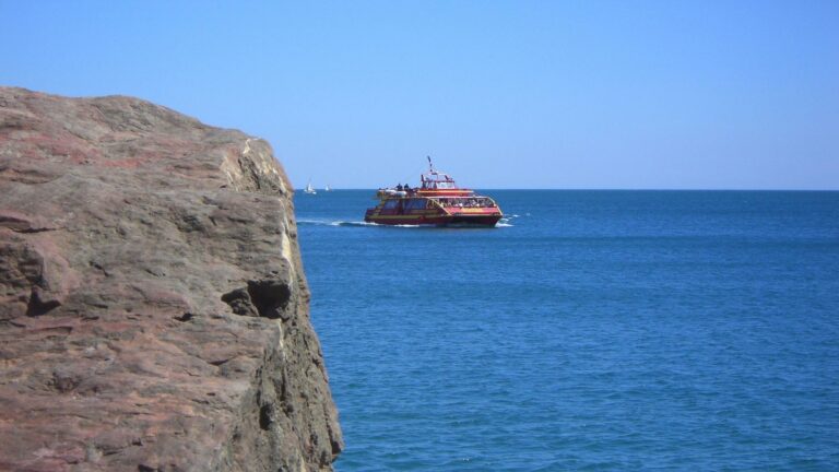 Les promenades en bateau de Sète Croisières vous emmènent à la découverte des ports et de la mer Méditerranée autour de Sète.