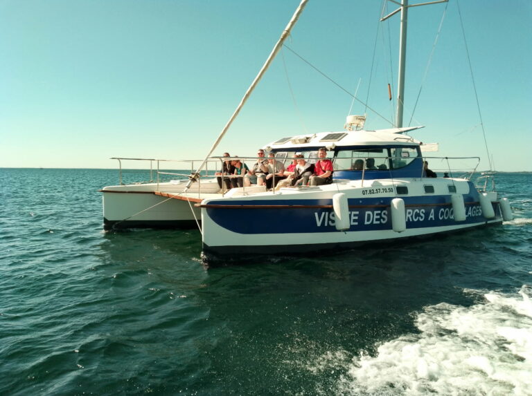 Catamaran Mansathau pour promenade sur l'étand de Thau par Sète Croisières