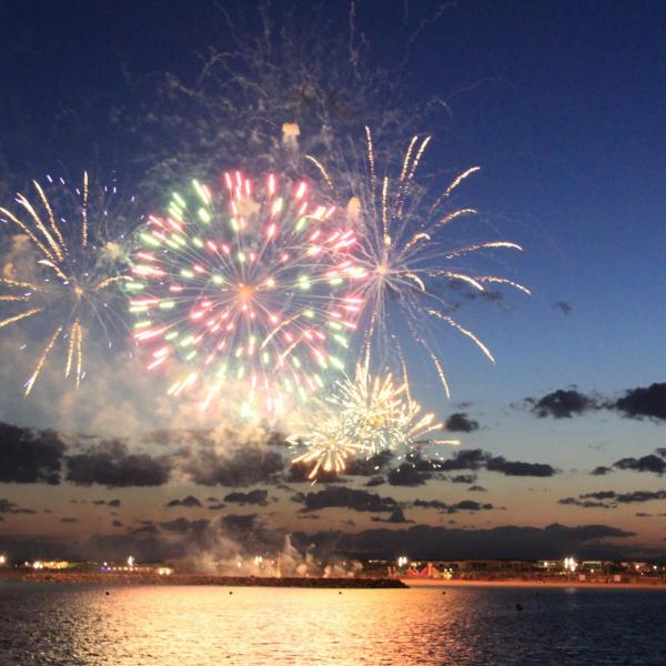 Feu d'artifice de l'été depuis la mer avec Sète Croisières