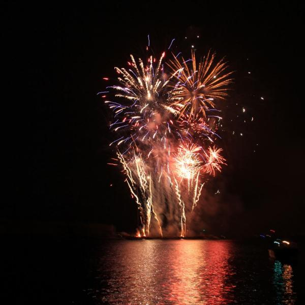 Feu d'artifice de l'été depuis la mer avec Sète Croisières