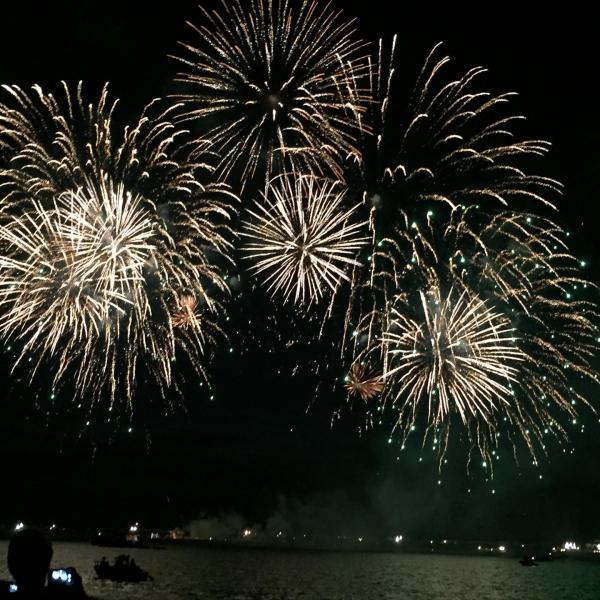 Feu d'artifice de l'été depuis la mer avec Sète Croisières